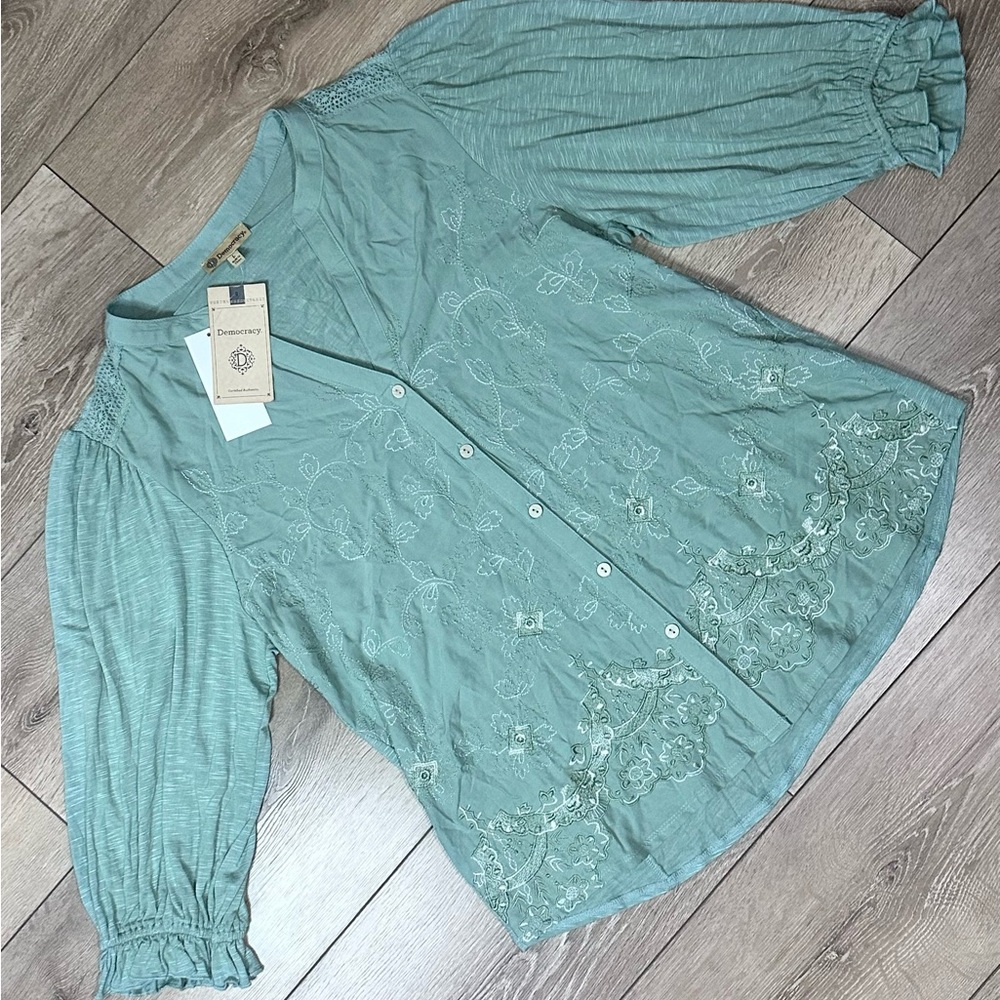 •Sold•  NWT Democracy Elbow Lantern 1/3 Sleeve Embroidered Button Up - Picture 4 of 15
